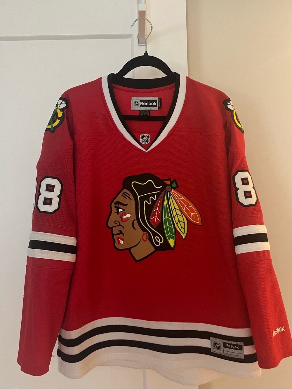 Blackhawks jersey Youth XL #88